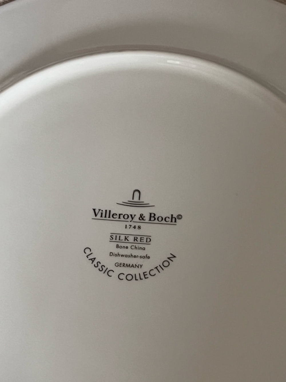 2 Villeroy And Boch Classic Collection Silk Red Dinner Plates - Picture 5 of 5